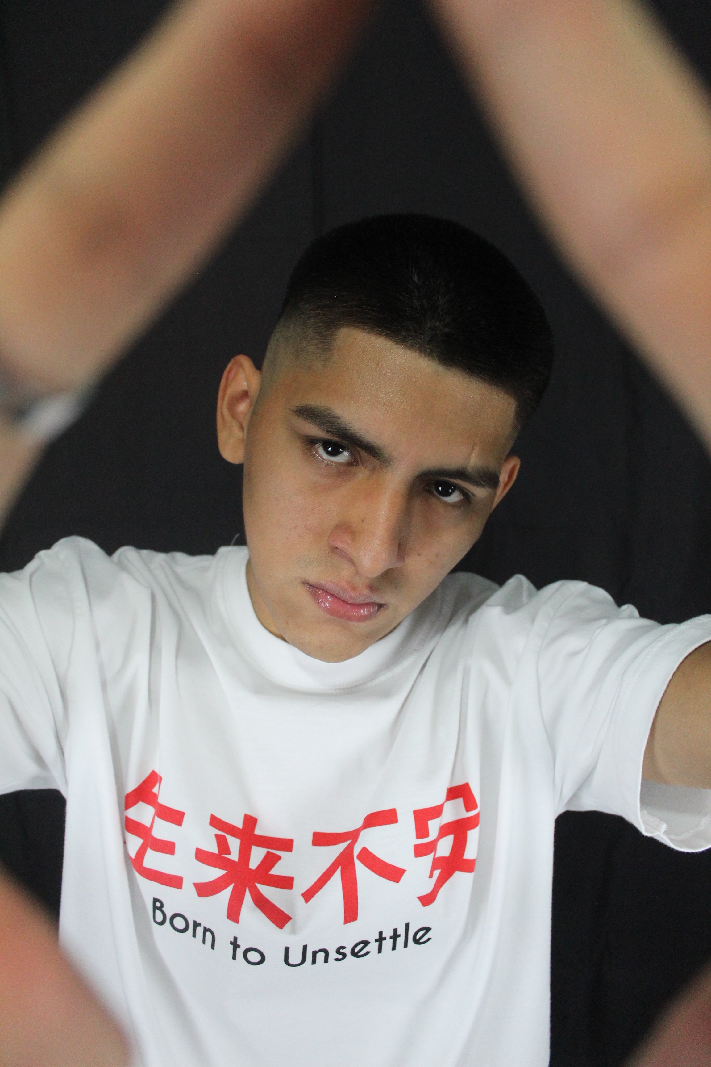 Polo boxy fit blanco - Malas Vibras