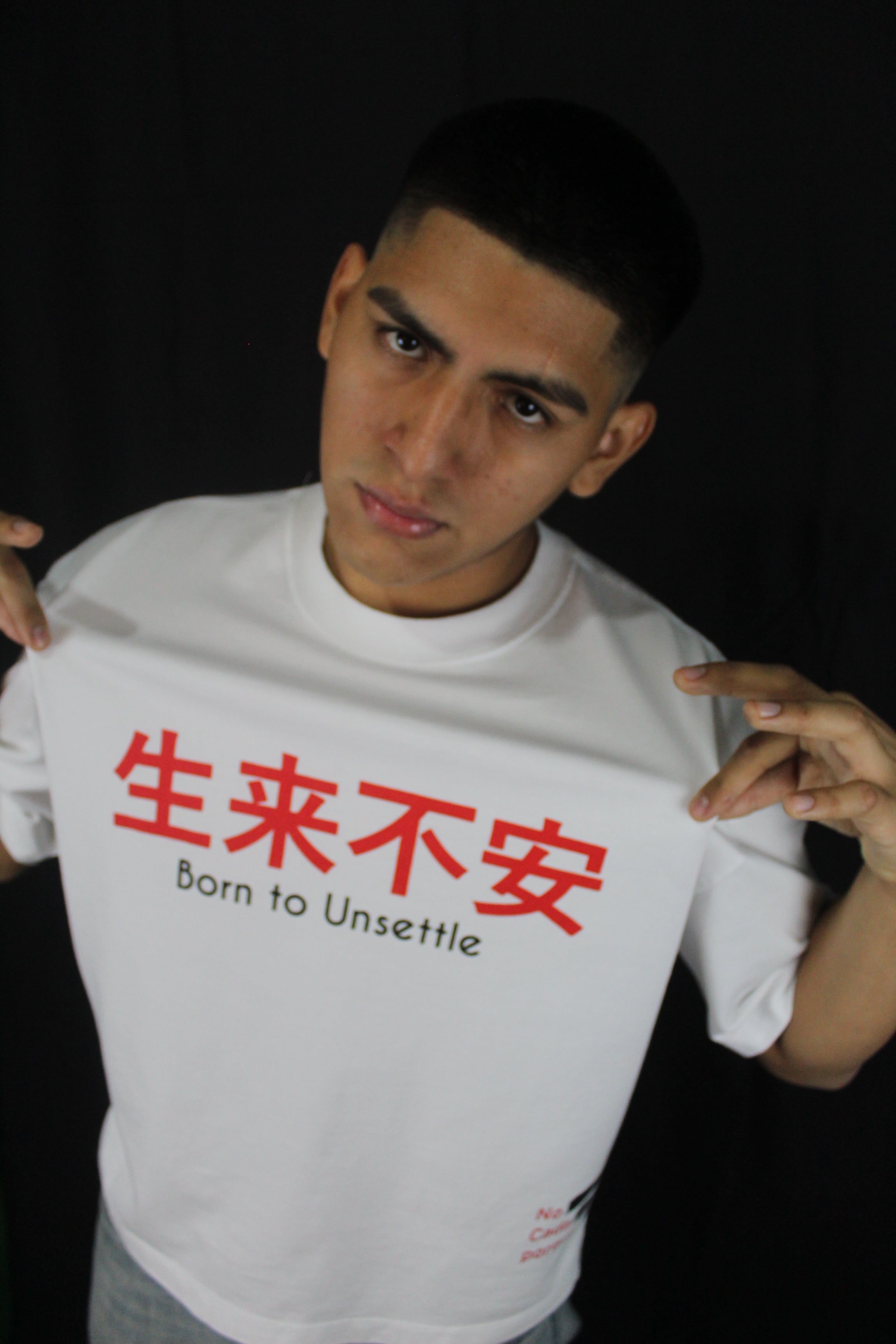 Polo boxy fit blanco - Malas Vibras